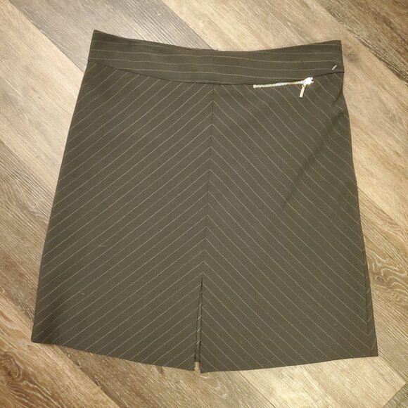 Junior's Copper Key Skirt. Size 11, Dark Gray, line design, back zip, Ex Cond! - Picture 1 of 3